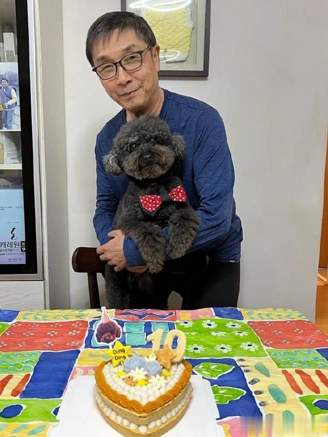 刘松仁|73岁TVB老戏骨曾因跌伤误传中风!娶小20岁空姐妻子至今不生育!