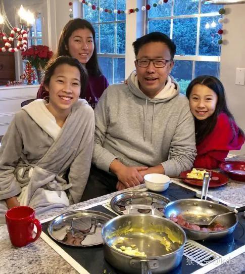 李阳|恭喜！疯狂英语李阳官宣再婚，54岁迎来5胎，为妻贴心洗脚好恩爱