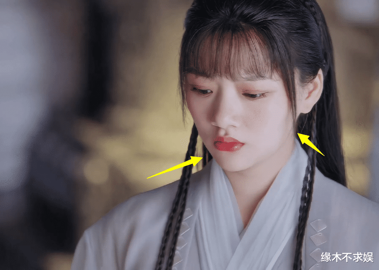 任敏现身发布会,生图被指撞脸毛阿敏,腮帮大、颈纹重,全靠P!