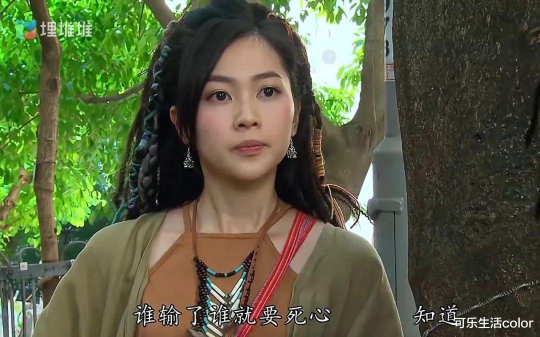 “港姐”变“打女”~郭柏妍用魔性形象搣甩绯闻，生得靓真係可以好任性！