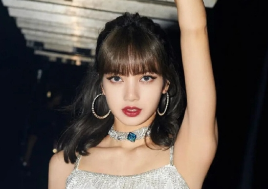 Lisa生图曝光！脱了衣服的她，还能再穿回去吗？