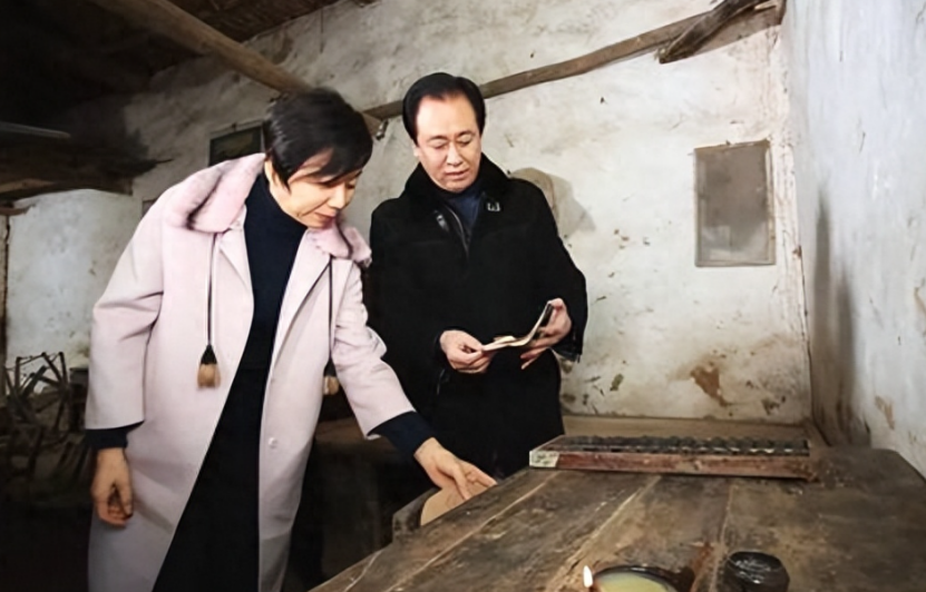 许家印与二儿子被抓后,才明白当年王健林的决策,有多高明!