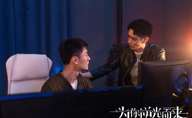 为你逆光而来|《为你逆光而来》首播，甜宠升级