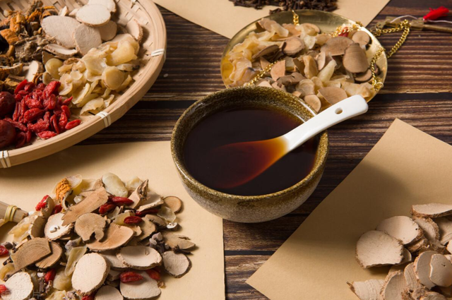 高血压就是血管堵塞，光吃降压药是不行的，疏通血管才是根本。