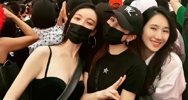 倪妮|倪妮和陈妍希出席音乐盛典，被指穿得太少，不雅