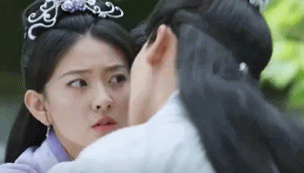 李沁|又惹争议,嘴含戒指接吻,国产剧的吻戏又开始了一场“病态传承”