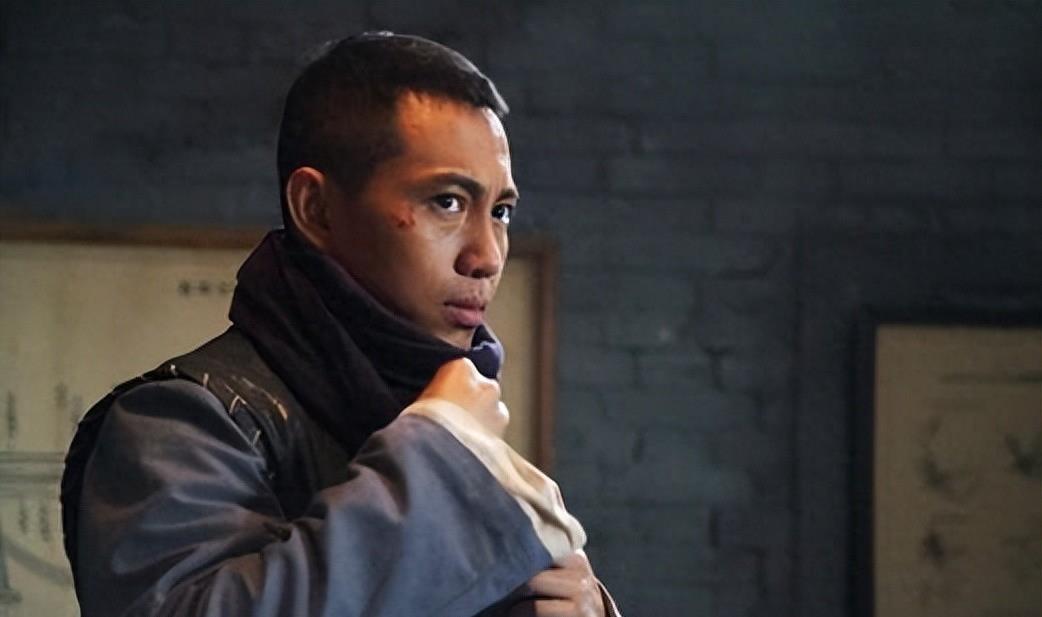 著名演员谷智鑫在34岁被马踩成废人,孕妻8年如一日,一把屎一把尿在病榻前伺候