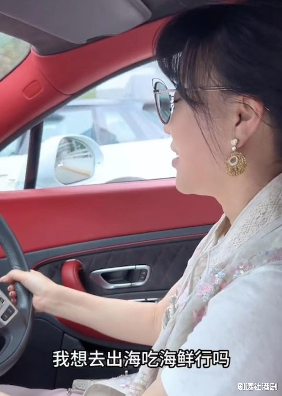 吕良伟|好恩爱！知名港星晒百万名车被嘲吃软饭，其太太点赞留言低调护夫