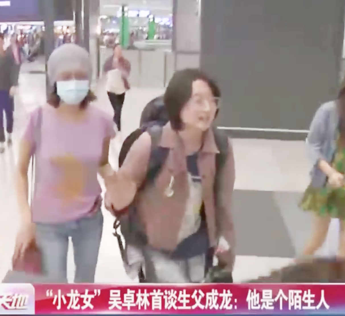 这次，69岁的成龙，终究逃不过“乱采花”的“反噬”