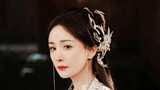 杨超越新剧扑得太惨，曝杨幂《狐妖小红娘》成恒星引力救命稻草