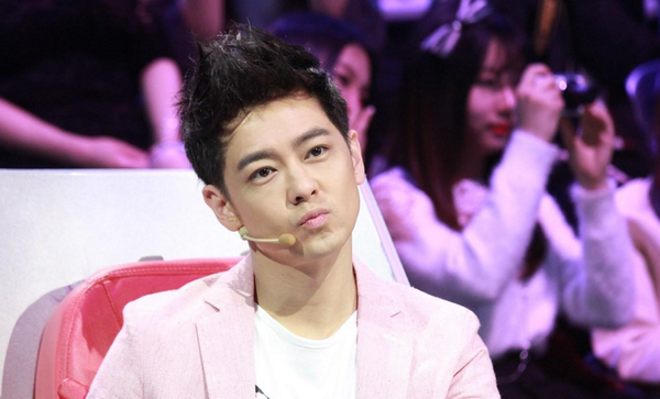 |林志颖事故后,带着妻子现身米兰,样貌大变