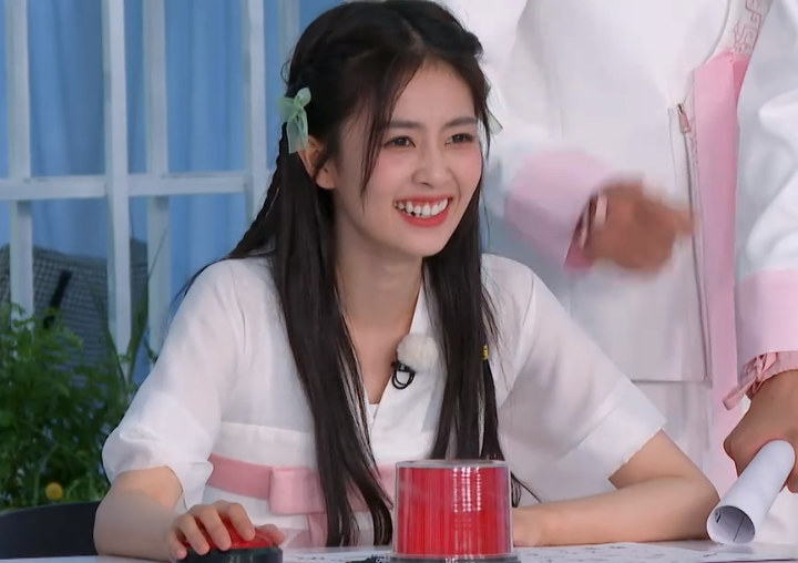 奔跑吧兄弟|《跑男》从节目救星到挂脸女神,白鹿的一手好牌,为啥打毁了?