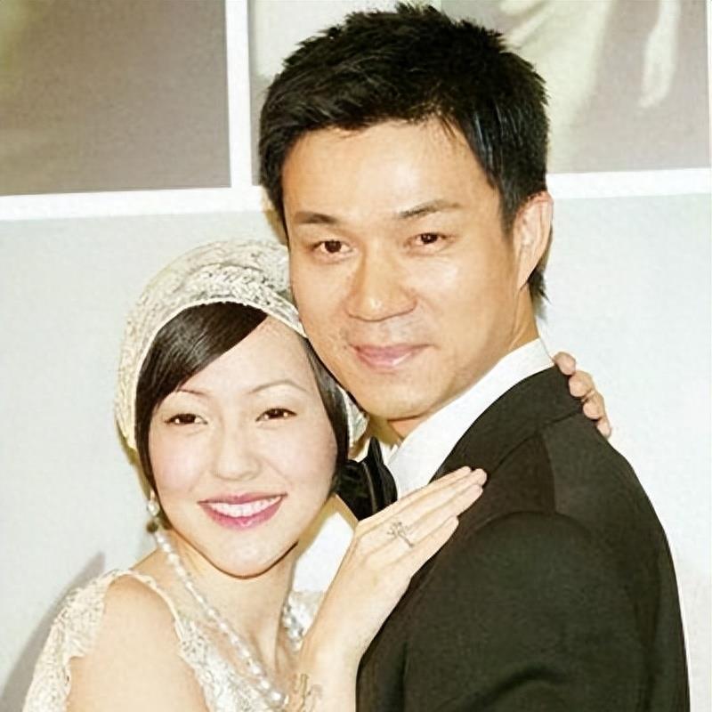 回顾:小S具俊晔私下大瓜曝光,大S平躺一动不动,小玥儿蜷缩很害怕