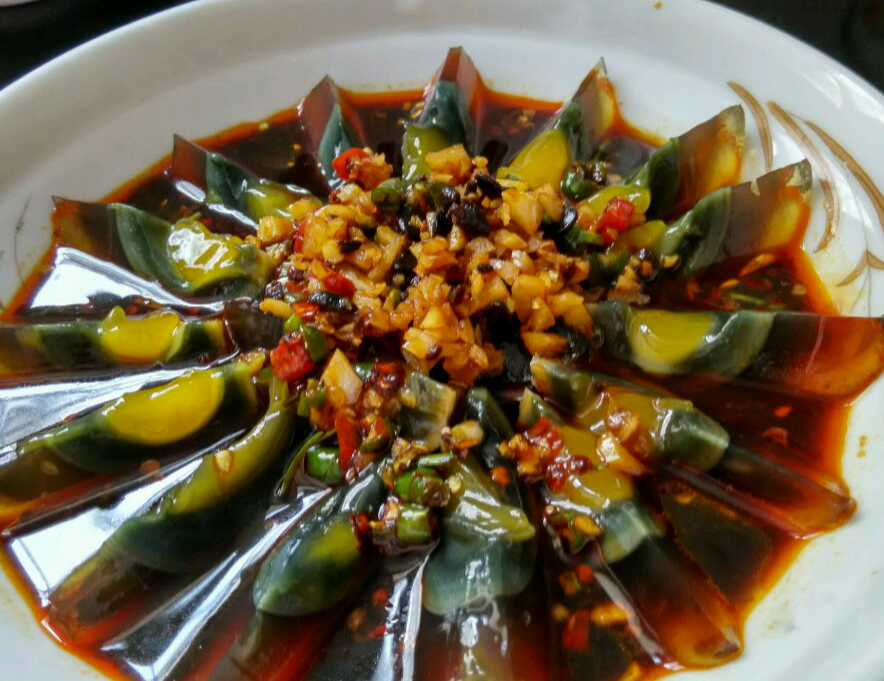 肝不好不能吃大蒜？肝胆科主任：要想肝健康，2种食物能不吃就不吃