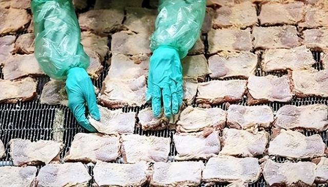 猪蹄|市场上的\冰冻猪蹄\从哪来的？冷藏柜老板说漏嘴，你听完再吃