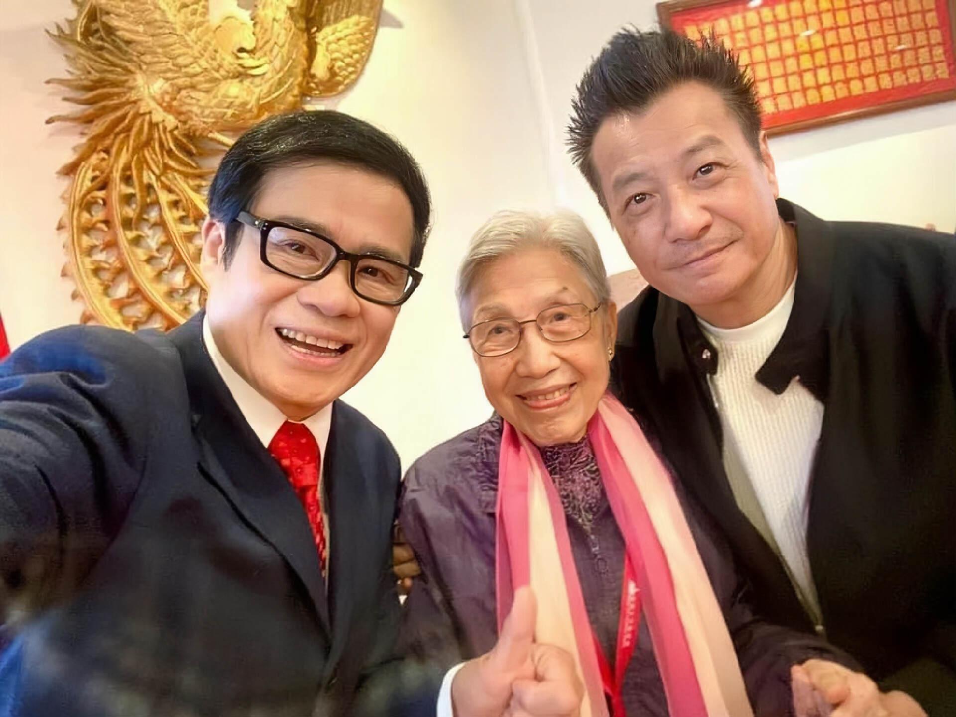 恭喜!TVB知名老戏骨默认新恋情,初恋患脑膜炎离世后单身多年