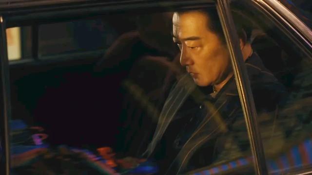 《繁花》邵峰:为娶影后退圈三年,成了宠妻狂魔,他53岁颜值大跌