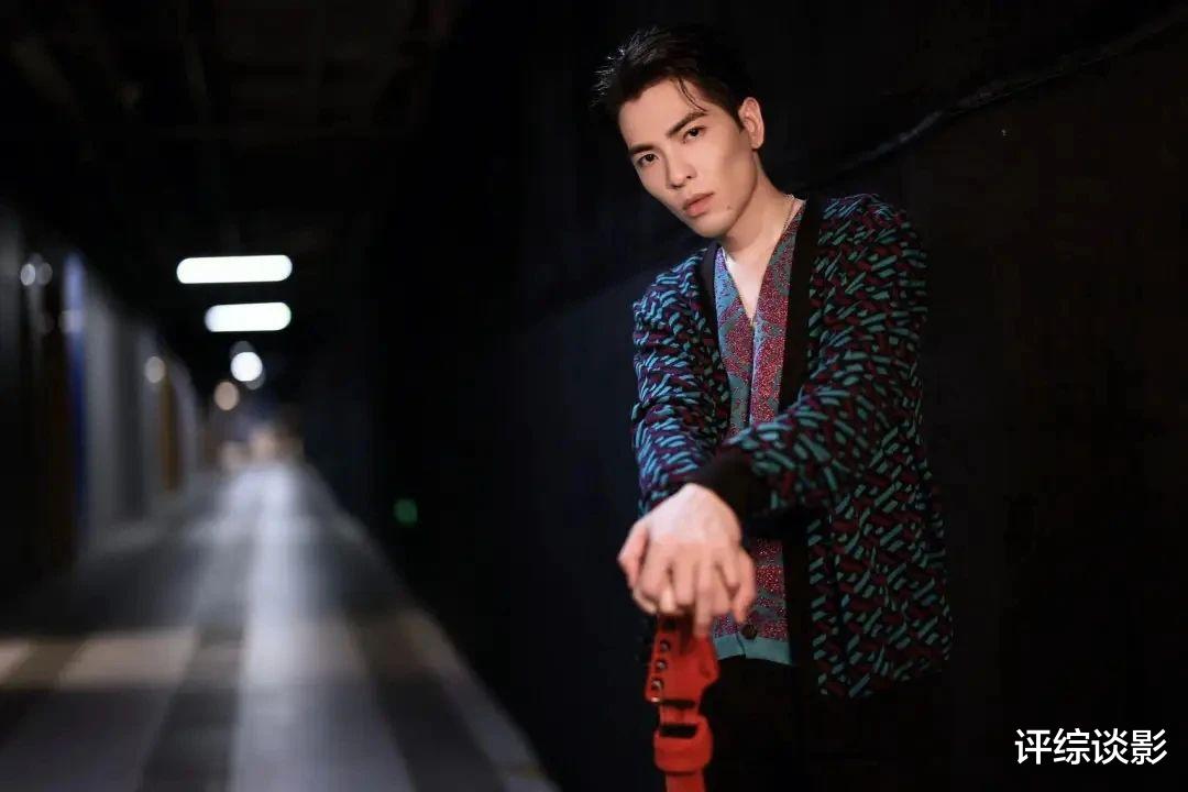 萧敬腾|建议尿检!萧敬腾参加活走路打晃,笑容诡异,状态像刚吸完