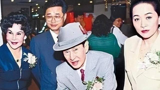 邓兆尊:三女共侍我,每人每月拿50万工资,每周还有一天休息时间