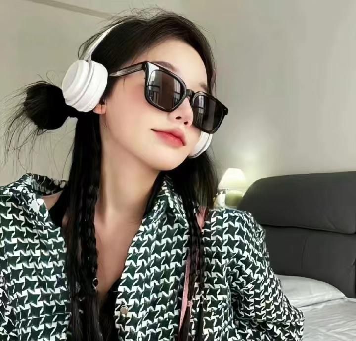 昇兰苜：去角质是为了去除皮肤表面老化角质细胞，让皮肤变得光滑