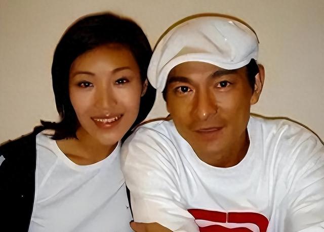 彻底瞒不住了！刘德华赖文慧关系曝光，原来除了结婚证什么都给了