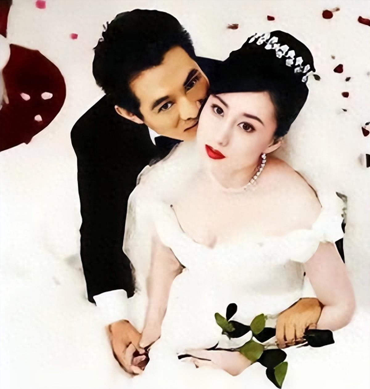 李连杰晒妻子近照,61岁利智衰老似老奶奶,反观前妻的状态依然优雅