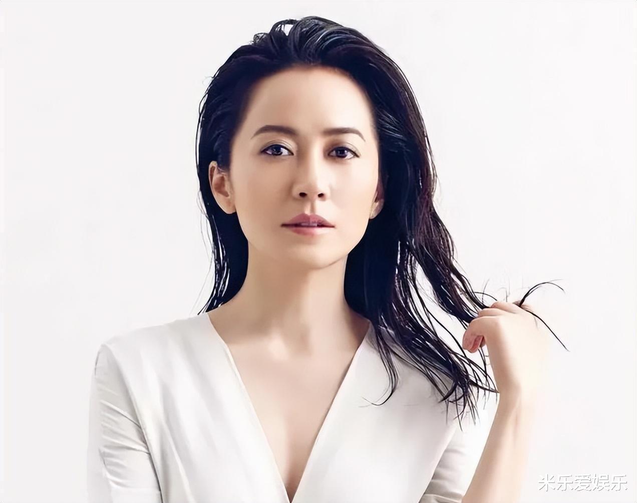 俞飞鸿不婚人设崩塌?被爆亲儿子30岁,男友身份特殊不能离婚