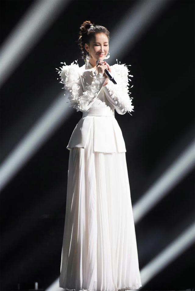 |《中国好声音》暂停播出后,节目粉丝开始指责李玟:是她不懂规则