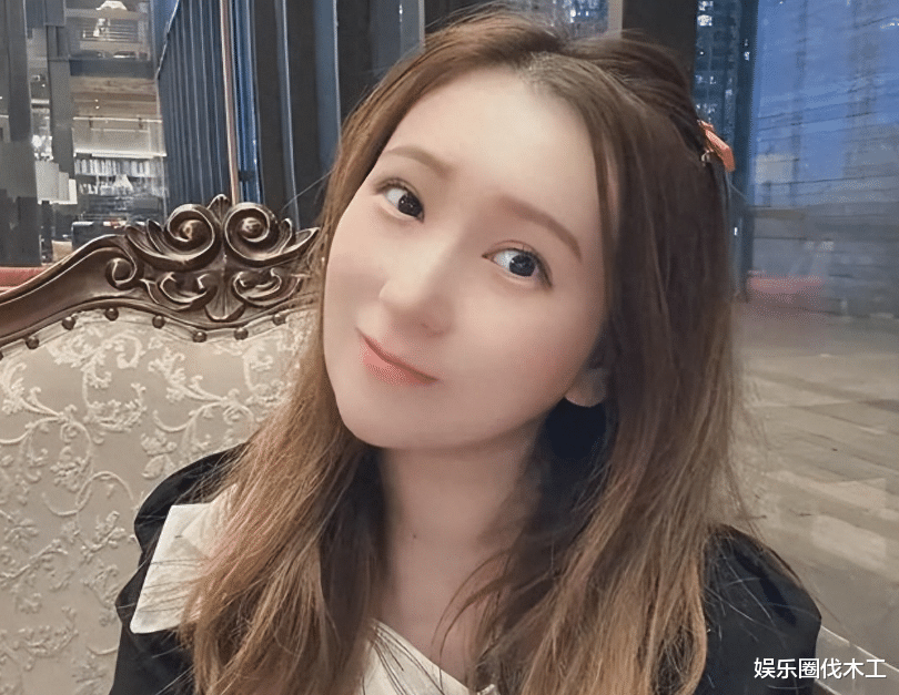 曝汪小菲陷入新恋情,刘亦桐公开认爱霸道护夫,两人疑似已同居