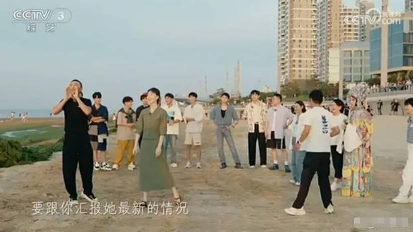 央视王冠正式官宣！国庆前夕撒喜糖，与尼格买提同框满眼爱意