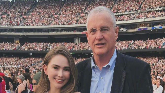 梦幻联动？周杰伦晒照感谢Taylor邀约，昆凌晒与霉霉父亲合照好开心！