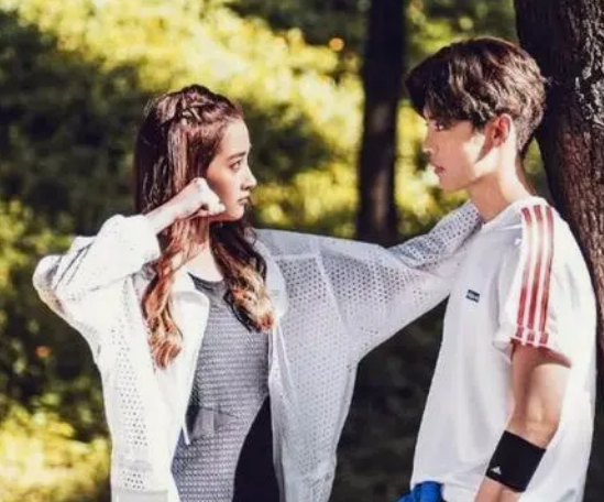 鹿晗关晓彤疑定居日本!七夕被偶遇,老夫老妻像尽显,网友:卑微