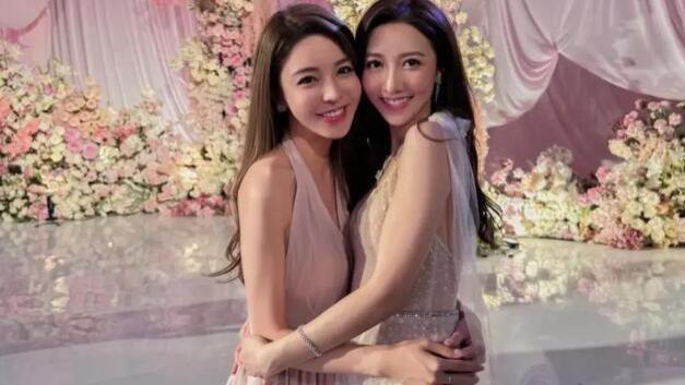 恭喜！TVB当红女星风光大嫁，戴20多个金手镯，众星云集好热闹！