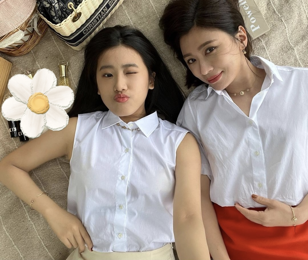 |贾静雯17岁女儿晒大胆自拍！直言想当艺人，曾秀事业线引继父不满