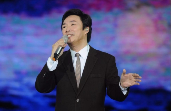 费玉清被曝病情恶化,瘫床浑身插满管子,私生子陪床疑夺20亿财产