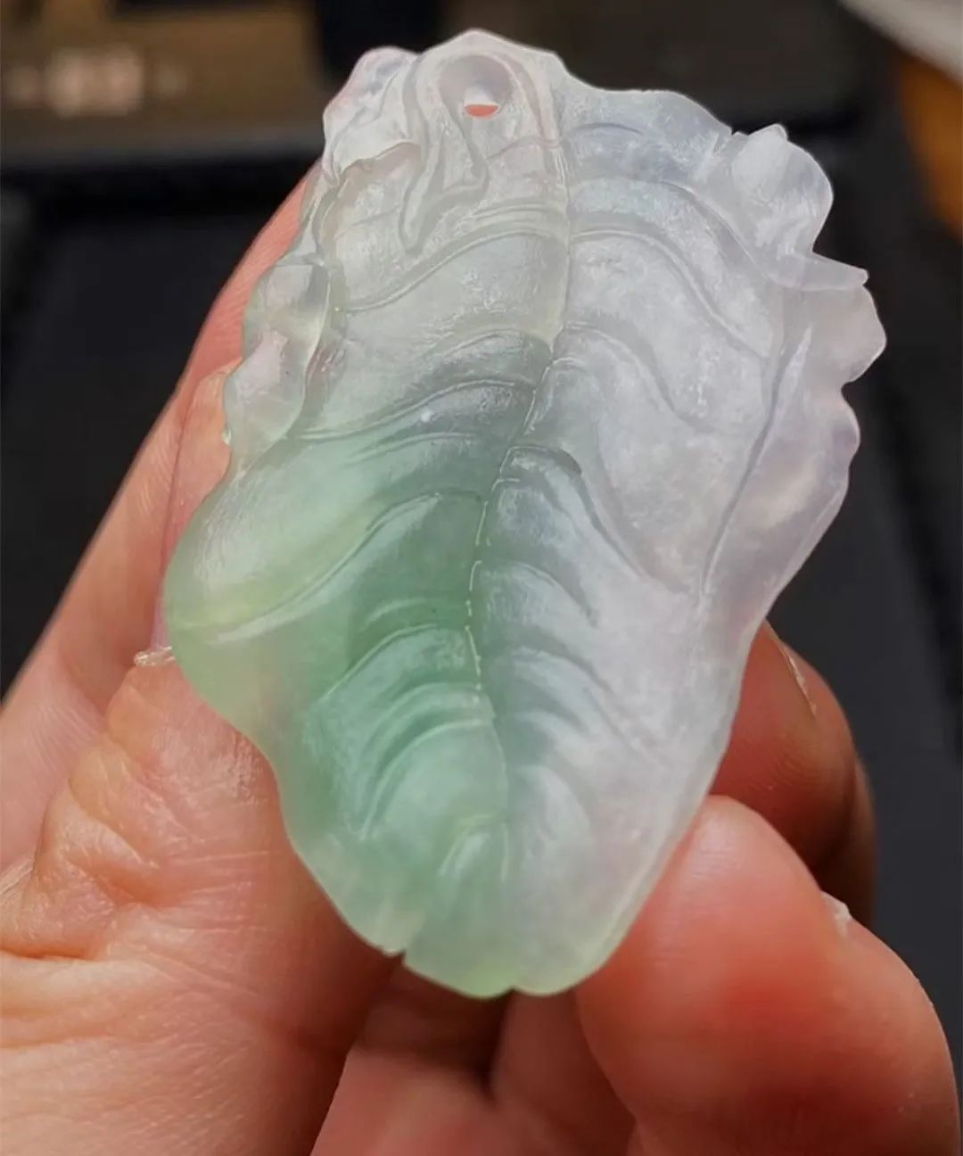 雕刻|种水一般的翡翠片料,起货亮丽冰润的金枝玉叶牌