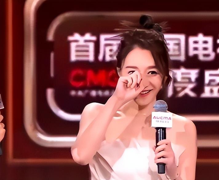 柳岩|内娱女星姿态万千,美丽“冻”人。