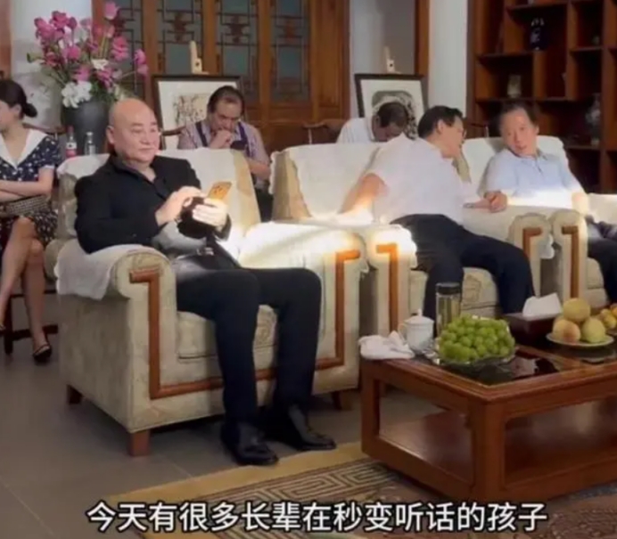 82岁陈丽华被曝婚变！与迟重瑞同框互不搭理，资产分配引发热议