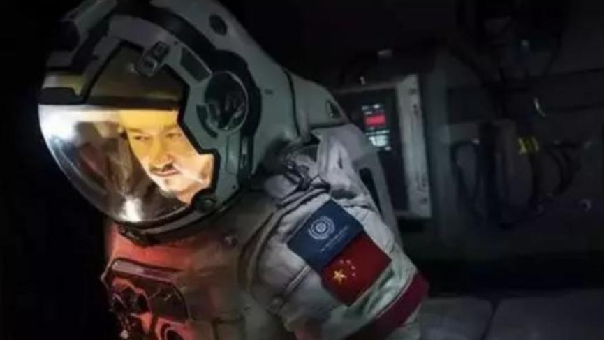 胡歌|中国人一部《流浪地球2》，气得美国媒体暴跳如雷，公知也抓狂了！