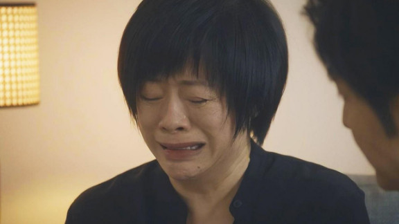 53岁楚志娟与男演员吻戏，男方摸屁股情节引热议，观众：好变态啊