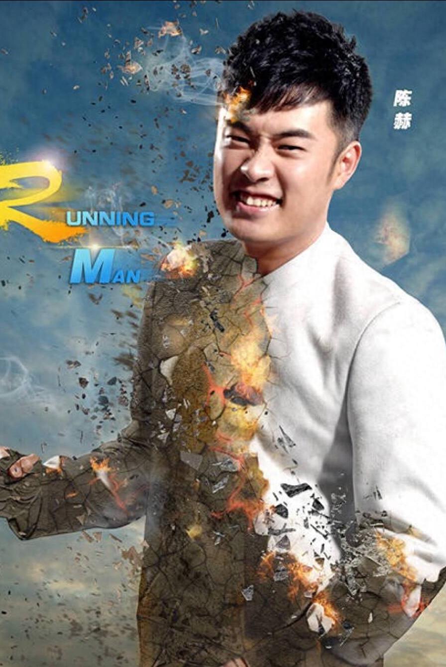 陈赫一家4口被偶遇，穿5000元T恤太壕气，39岁的张子萱年轻漂亮！