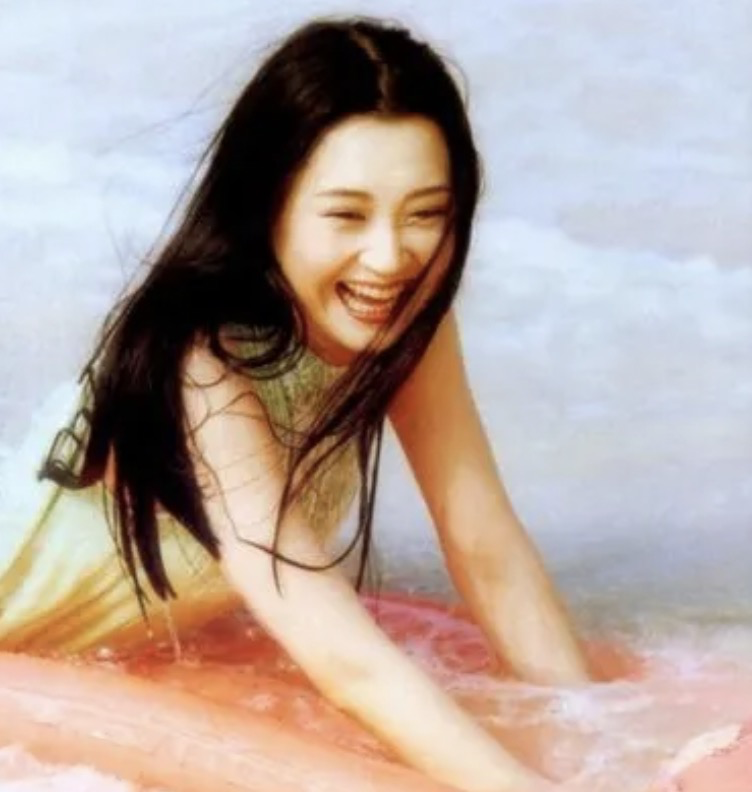 “风流成性,老少通吃”,54岁仍旧未婚育的许晴,真的被封杀了?