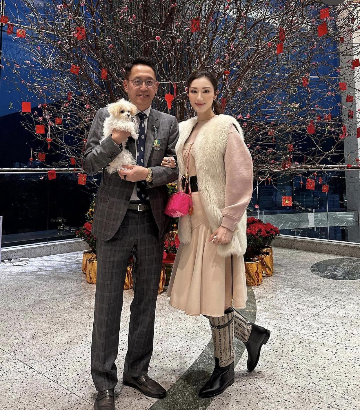 李嘉欣嫁给许晋亨之后,一直过着人人羡慕的豪门阔太生活,她有私人直升