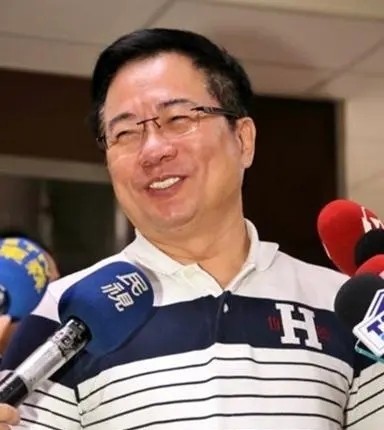 张荣味做东郭台铭请客 蔡正元现身主桌 讨厌郭台铭的人又少一个?