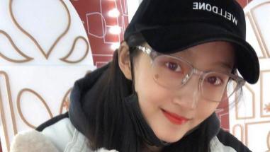 关晓彤方回应被奶茶加盟商起诉，晒民事裁定书证清白，真和她无关