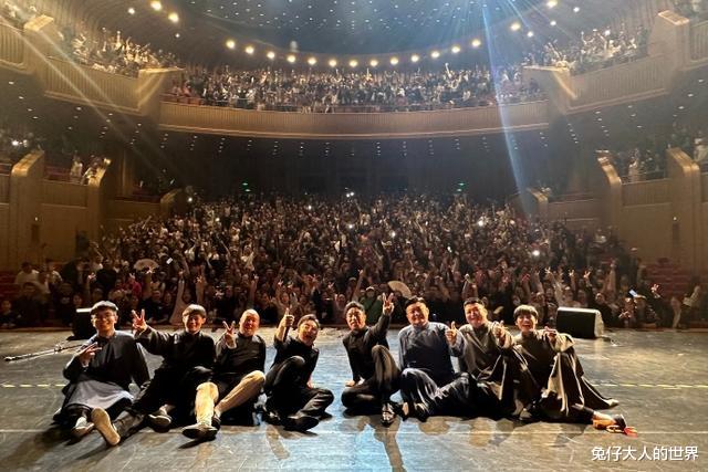 德云社保定专场结束,曹鹤阳凌晨发文报平安,四哥是顾家的好男人