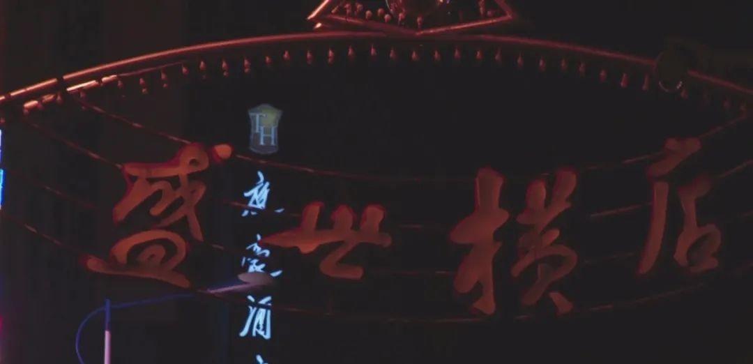 7天狂赚一个亿！被封杀，被下架，也挡不住观众连夜排队送钱…