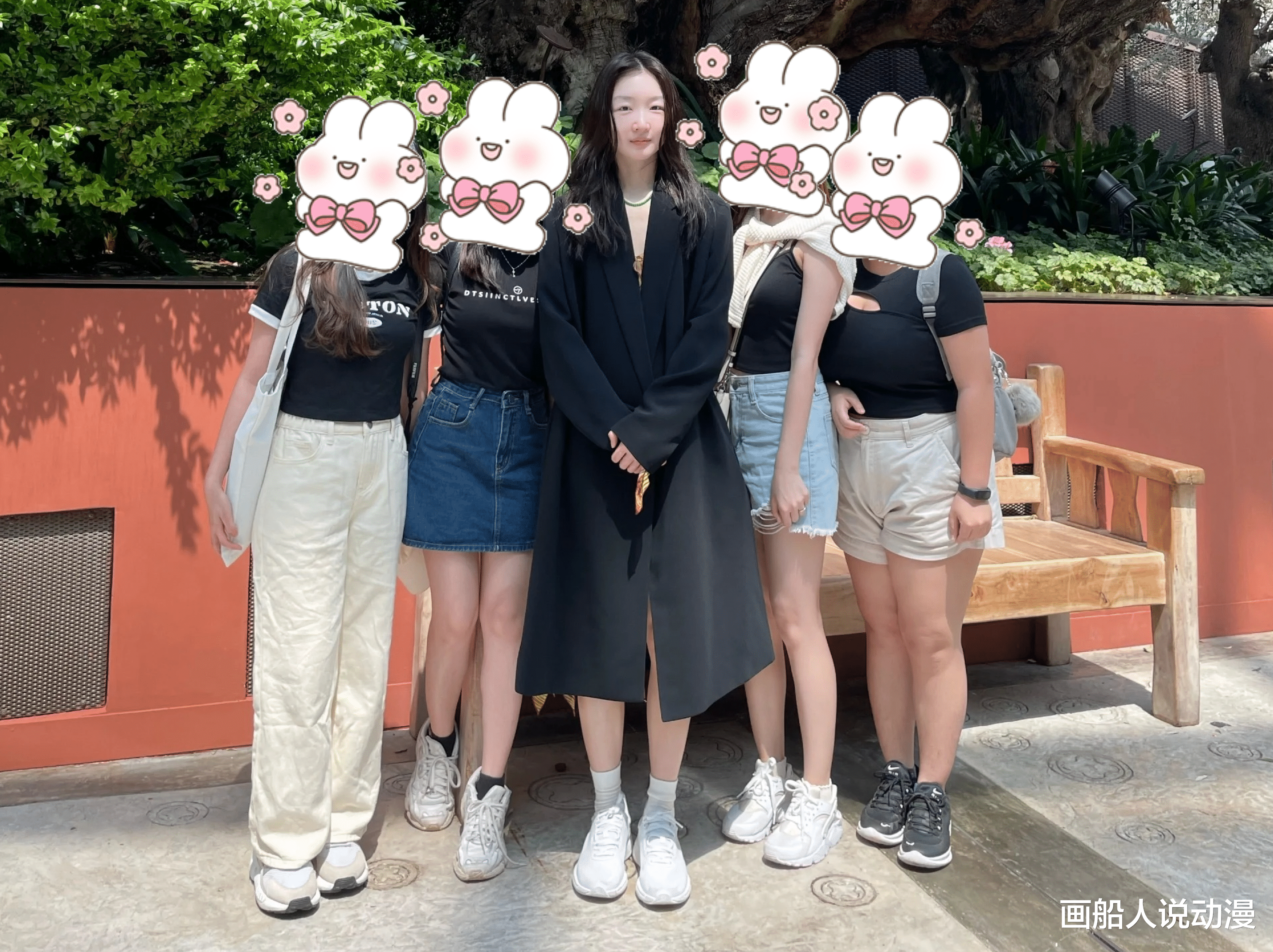 31岁周冬雨被曝未婚先孕？素颜照孕相十足，刘昊然这是要当爸了？