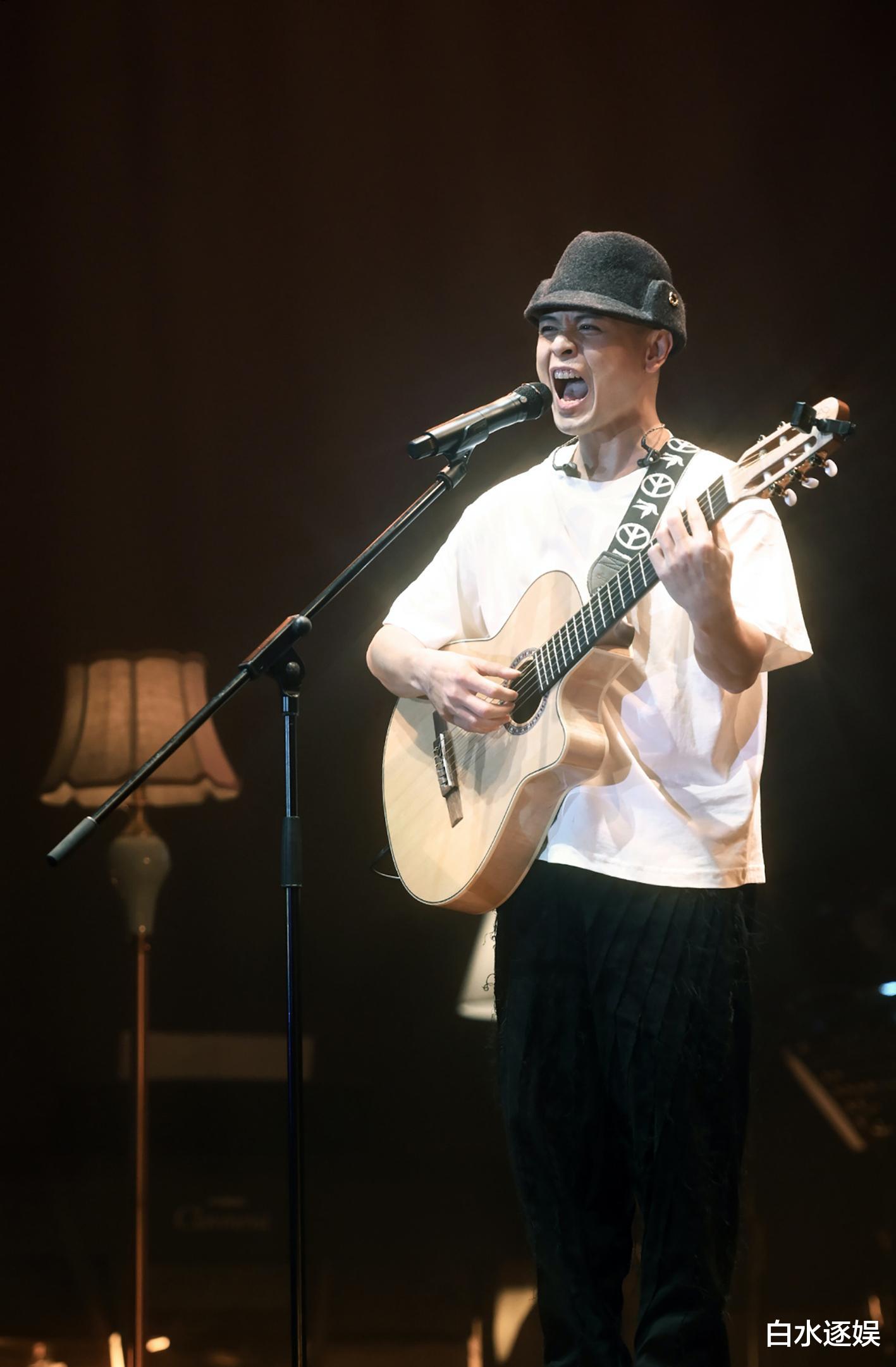 侧田自爆曾想跳河自杀，遇无家者开解打消死念