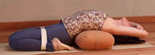 瑜伽榻式,常练让你下肢更柔美,上肢更挺拔!